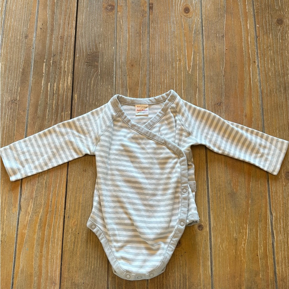 Hanna Andersson long sleeve onesie 6-12 months